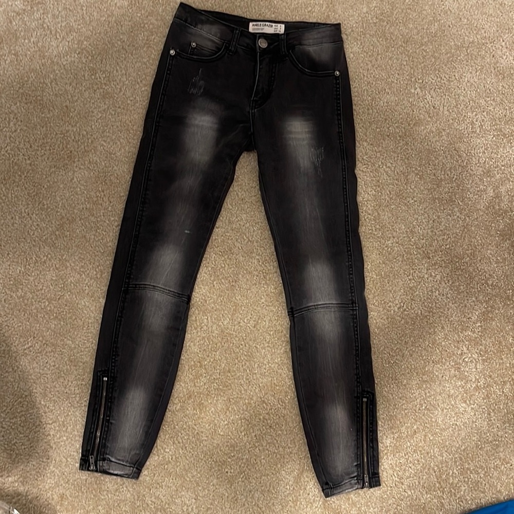 Black ankle jeans